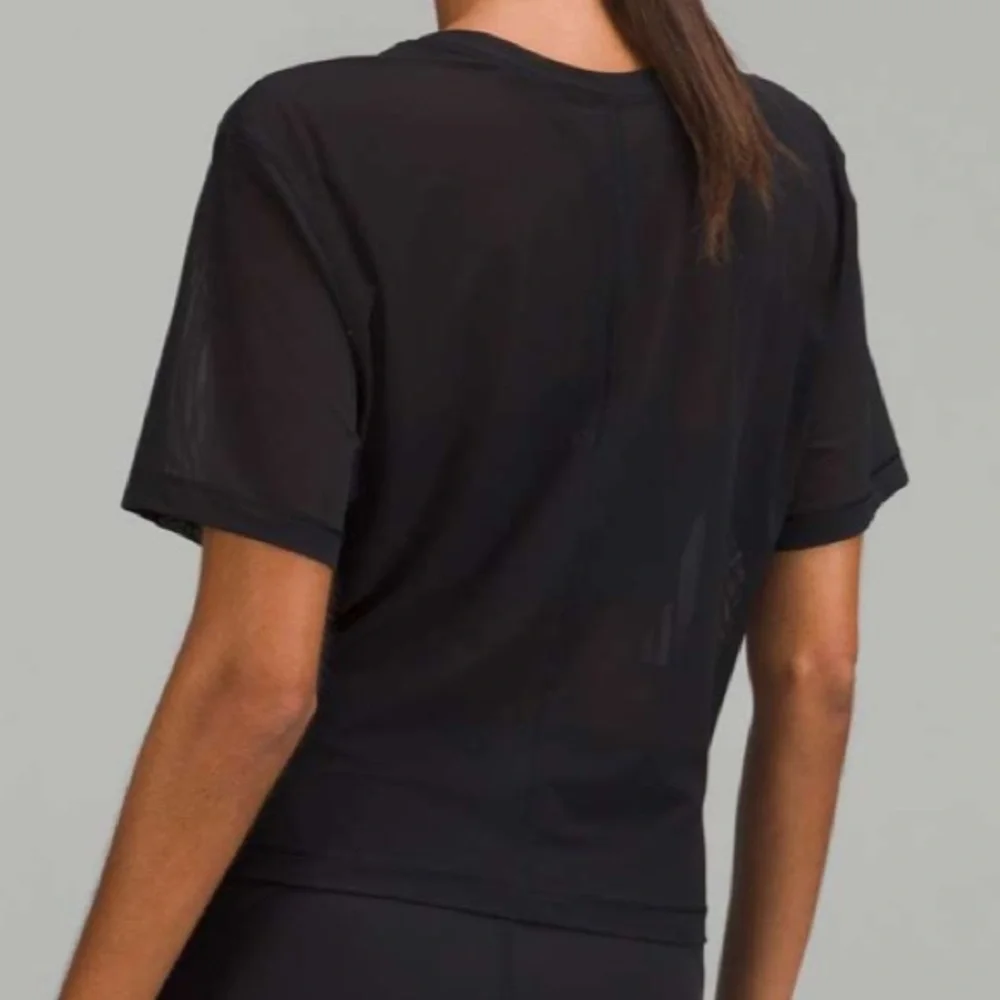 Lululemon Lightweight Mesh Reversible Yoga T-Shirt‎ Sheer Short Sleeve Black 2